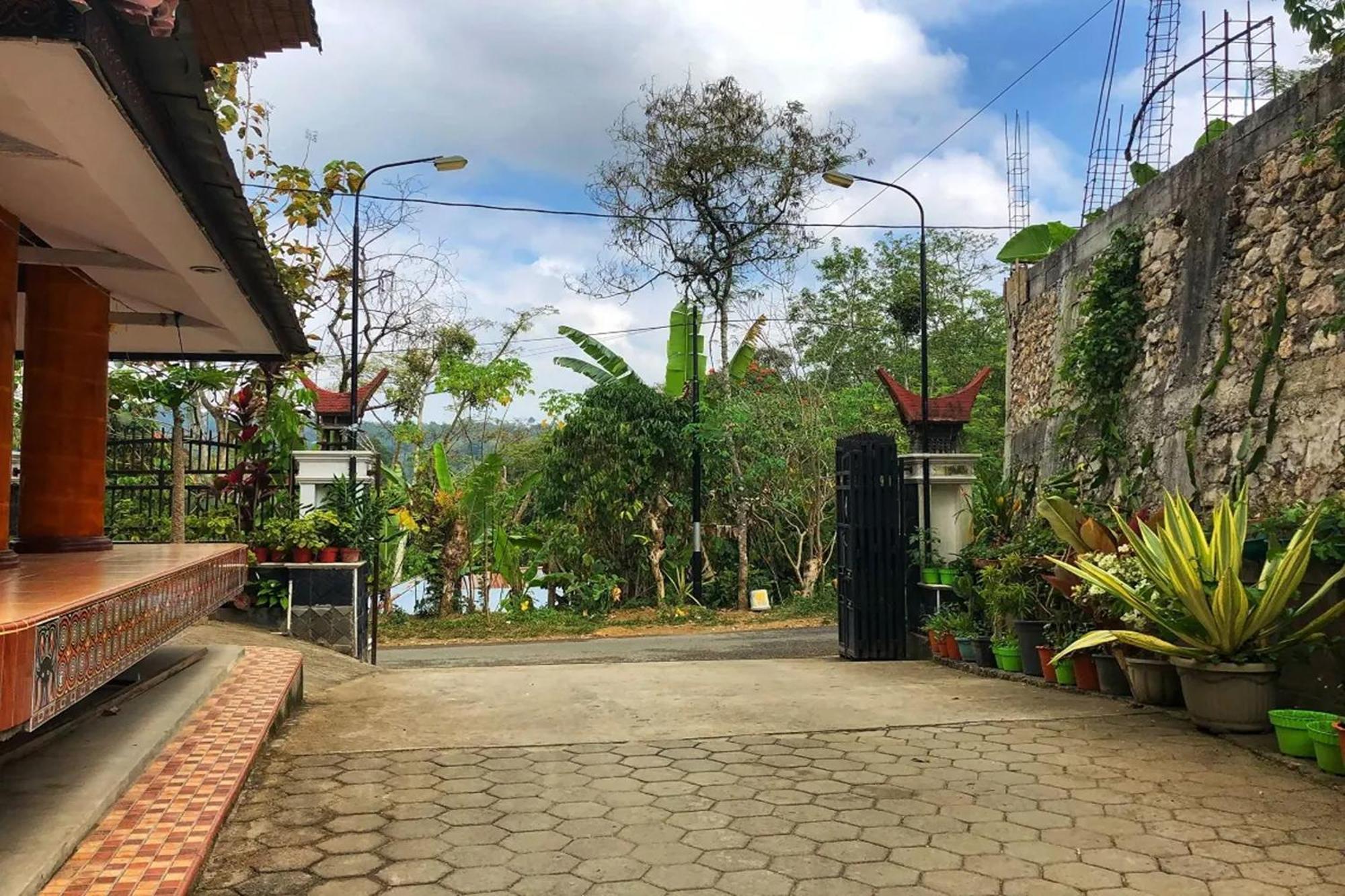 Hotel Manggasa Makale Екстериор снимка